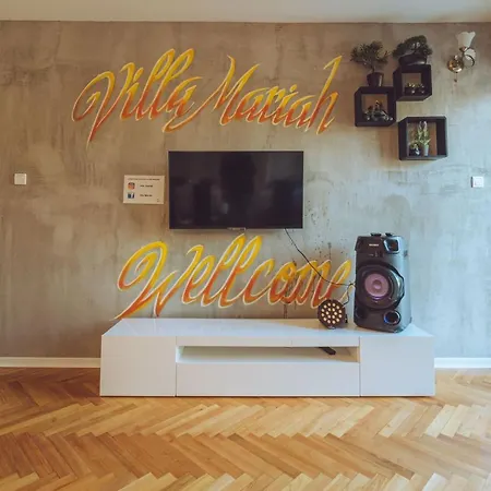Mariah Holiday home *